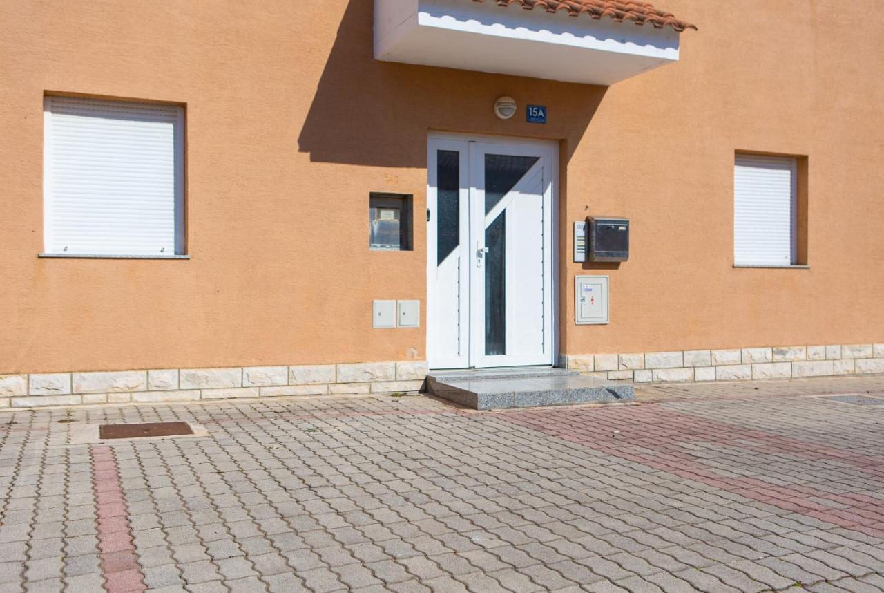 Apartman Noel Кърк Екстериор снимка